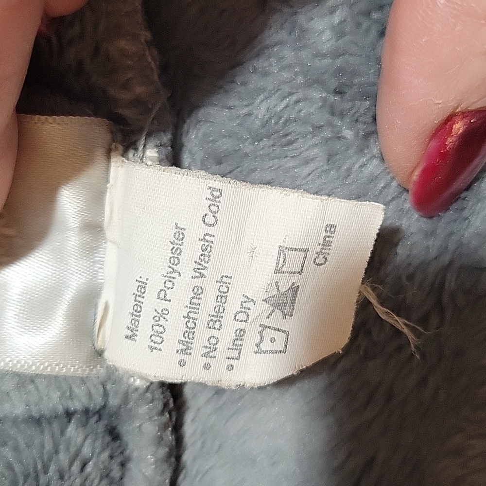 spa Fuzzy Grey Warm Robe OS - Picture 9 of 9